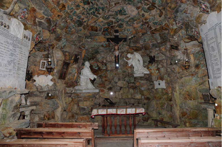 Grotta interno